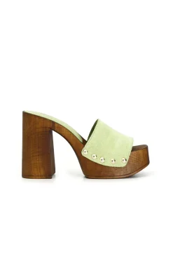 zoccoli con tacco alto e fascia in crosta verde prato