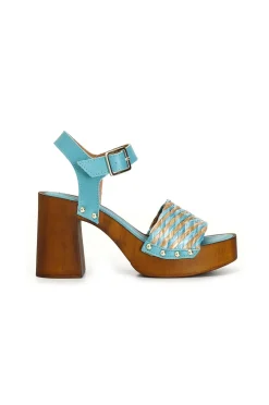 zoccoli con tacco in legno e fascia decorativa in rafia intrecciata bicolore multi turchese